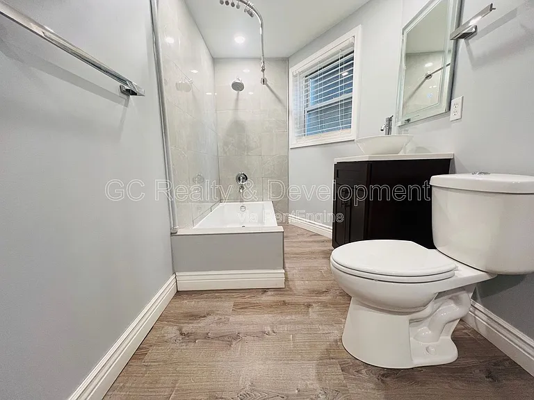 6316 N Rockwell St #G — Photo 8