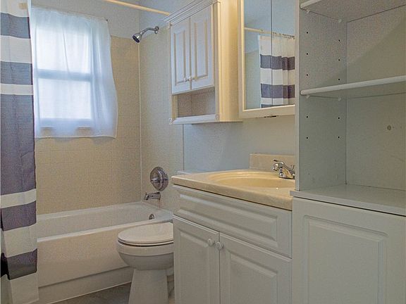 5th image of 489 Caldwell Cir
