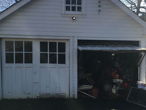 2nd image of 919 Caledonia Ave