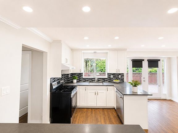 5th image of 10860 Bromley Pl