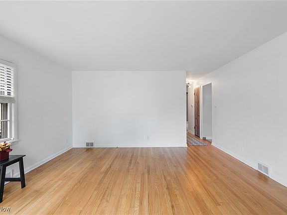 4th image of 142 Lincoln Ave