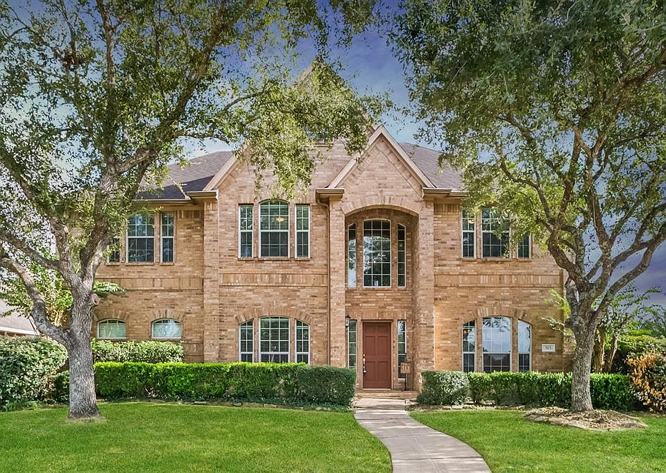 1st image of 513 W Lake Drive