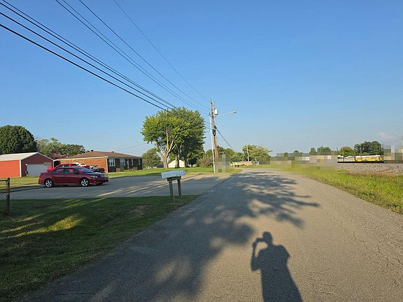 4th image of 208 Old Leitchfield Rd