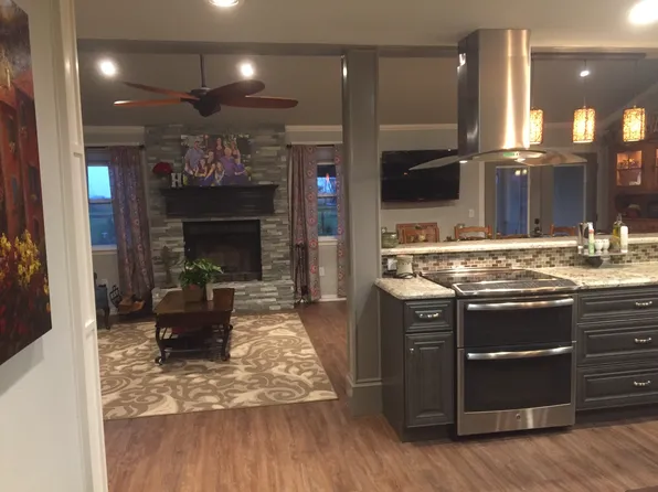 310 Brent St, El Campo, TX 77437