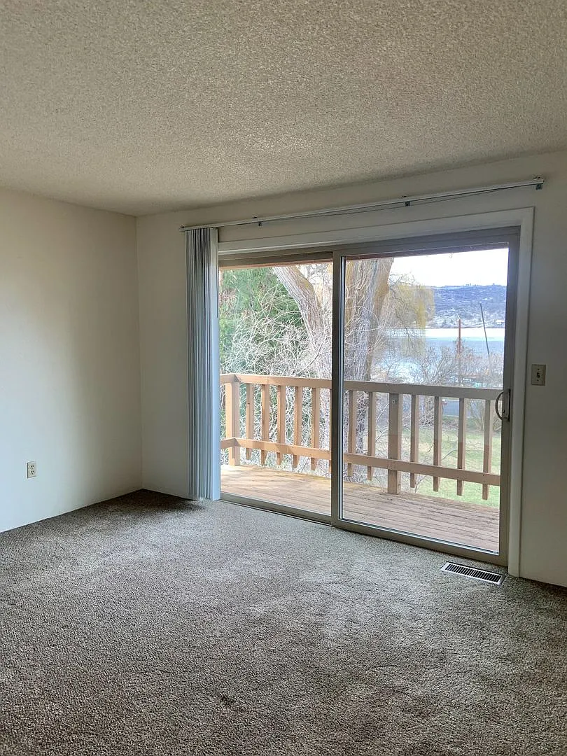 Lake Views & Park-Like Setting 2-Bedroom Townhouse with Garage — Photo 4