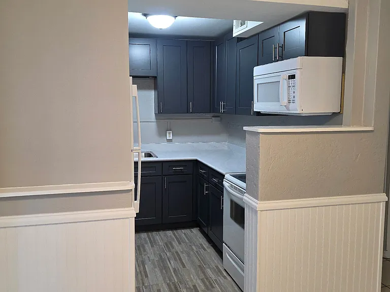 1111 Ocean Shore Blvd #B — Photo 11