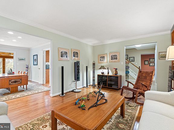 3rd image of 11811 Dinwiddie Dr