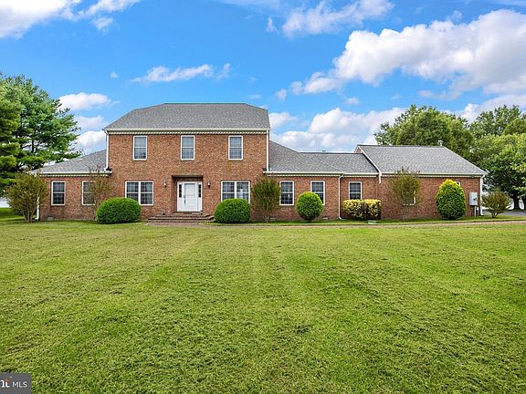 3rd image of 40139 Combs Creek Way