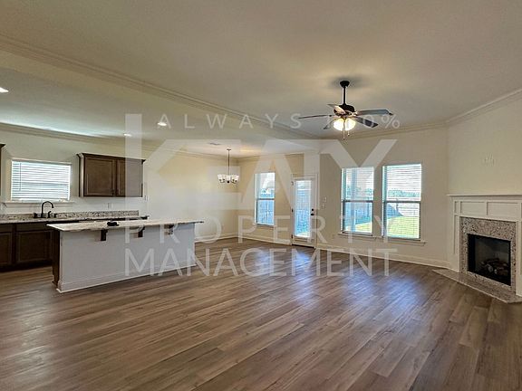 3rd image of 125 Melanie Rose Dr