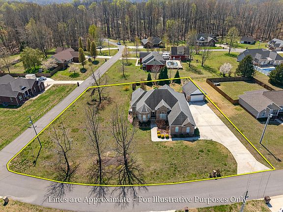 3rd image of 12 Sonoma Dr