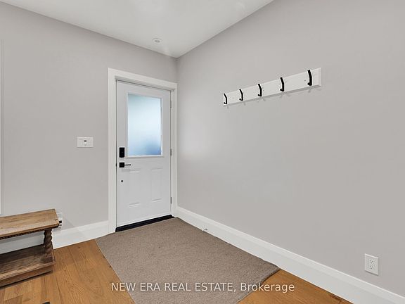 5th image of 360 Woodbine Ave