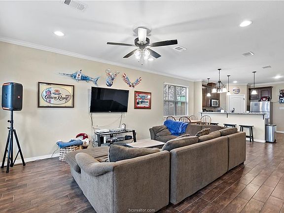 4th image of 1208 Neal Pickett Dr