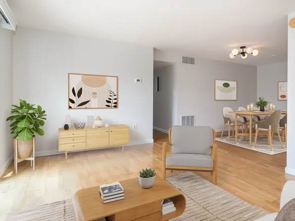 6 Post Oak Ln APT 9, Natick, MA 01760