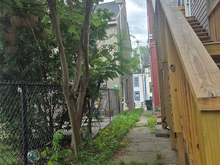 209 E Martin St #B — Photo 39