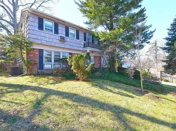 4 Mineola Avenue, Roslyn Estates, NY 11576