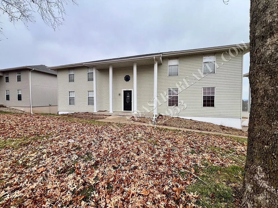 223 NW Barr Rd, Grain Valley, MO 64029
