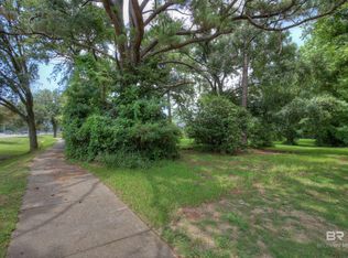 304 Greeno Rd N #5, Fairhope, AL 36532
