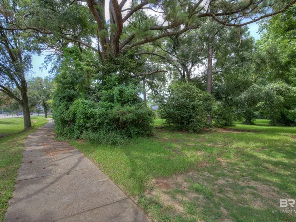 304 Greeno Rd N #5, Fairhope, AL 36532