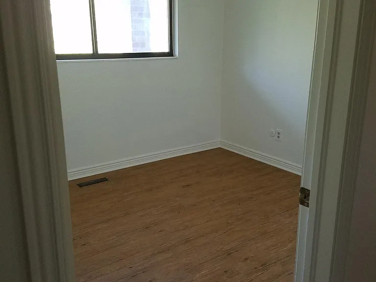 6413 Davis St — Photo 9