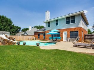 832 Forest Crossing Dr, Hurst, TX 76053