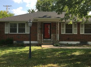 8707 W 70th St, Overland Park, KS 66204
