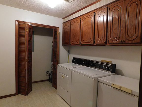 3rd image of 215 West St