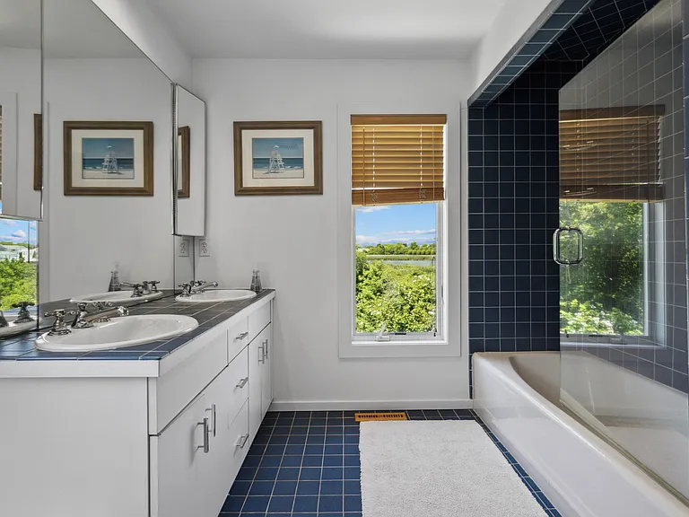 726 Flying Point Rd — Photo 22