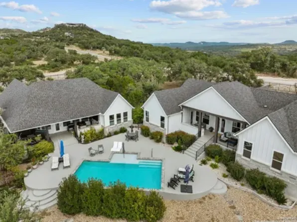 1032 Clear Water Cyn, Helotes, TX 78023