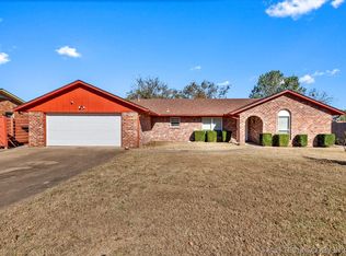 4820 Clearview Dr, Bartlesville, OK 74006
