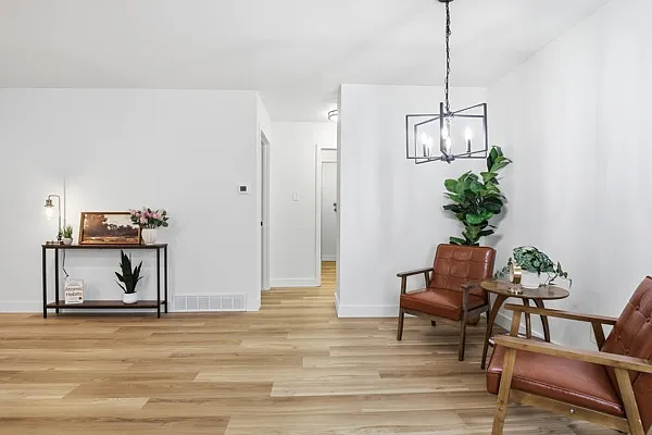 2021 Woodburn St #2023 — Photo 9