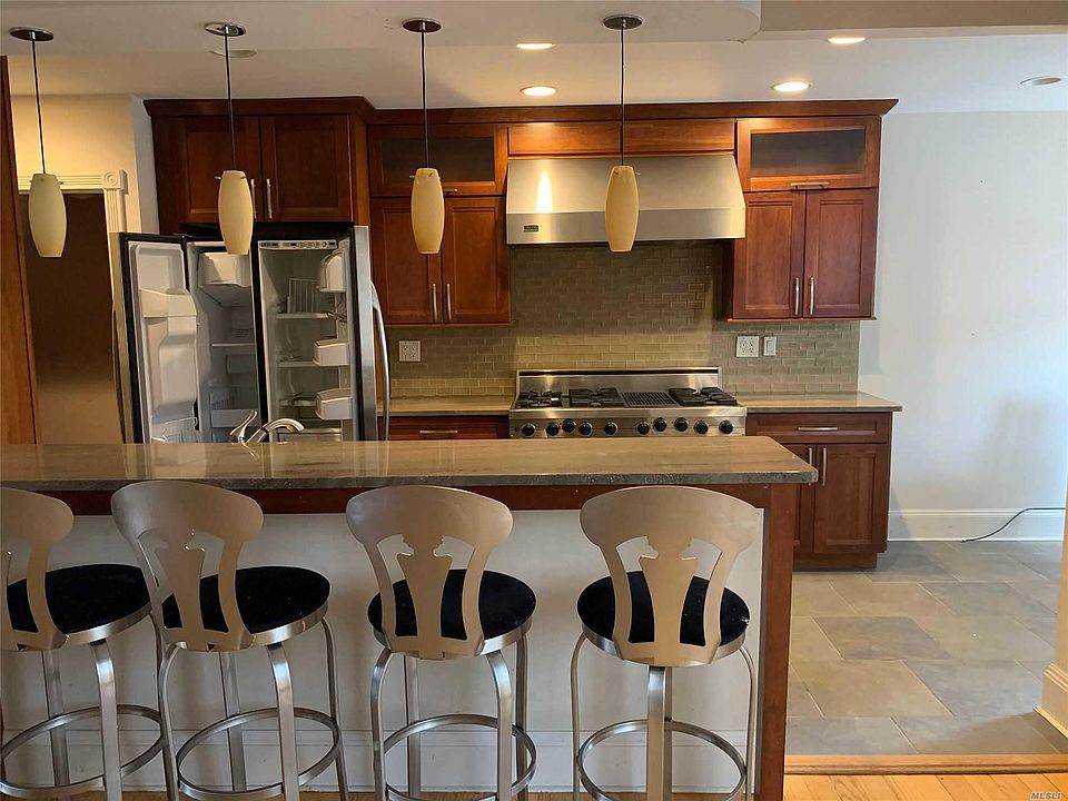 2nd image of 2818 Utopia Pkwy