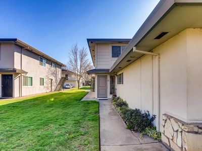 9528 Emerald Park Dr APT 2, Elk Grove, CA, 95624