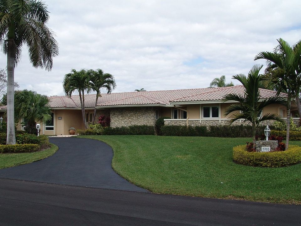 1st image of 5765 Las Palmas Dr