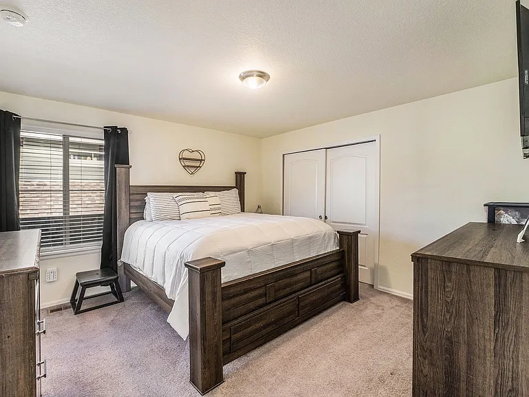 9707 Bennett Peak St — Photo 14
