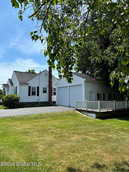 4th image of 156 Marion Avenue
