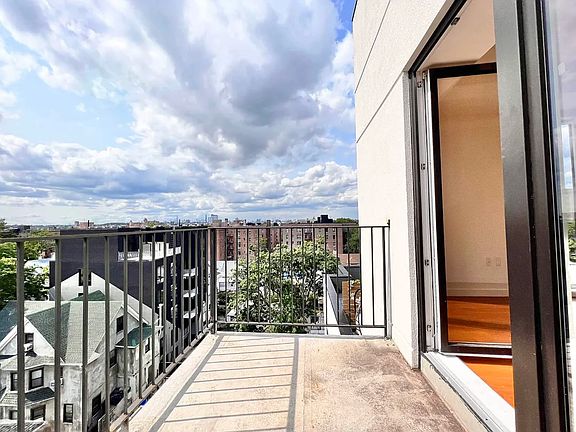 3rd image of 74 Woodruff Ave #6D