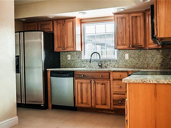 5th image of 190 Southcot Dr