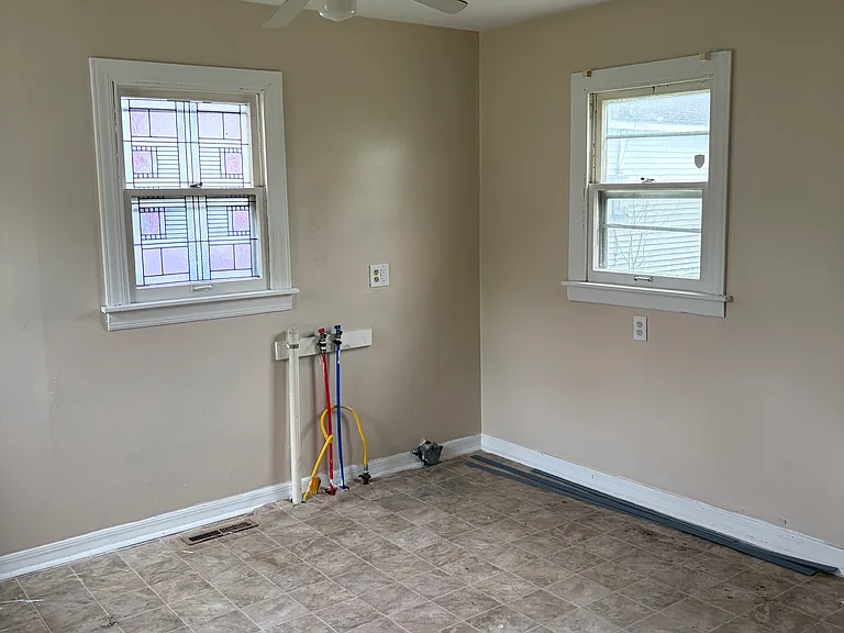 223 Van Buren Ave — Photo 17