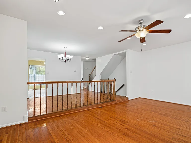 2820 Mozart Dr — Photo 4