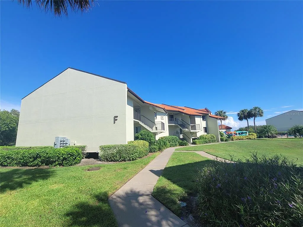 2 bed, 2.0 bath, 830 sqft, $2,600 — Photo 2