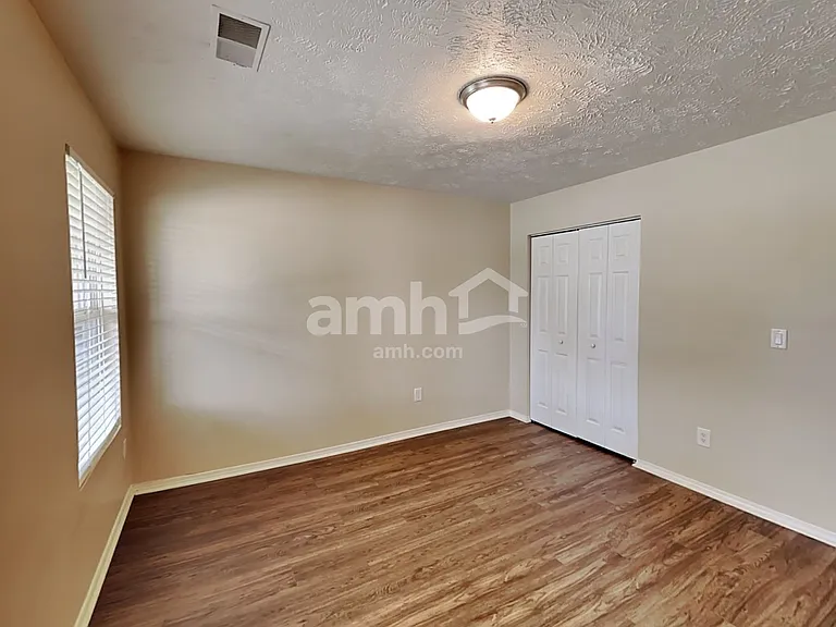 2727 Sutherland Dr — Photo 20
