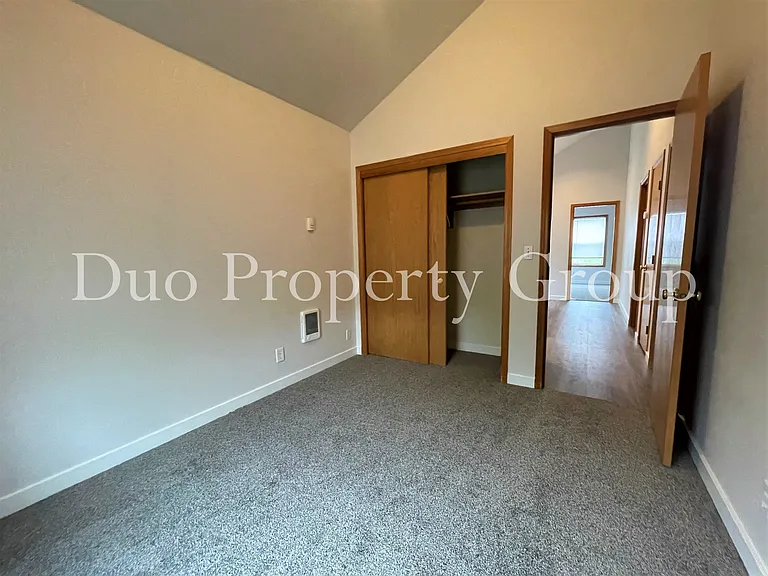 606 S 41st Ct — Photo 15