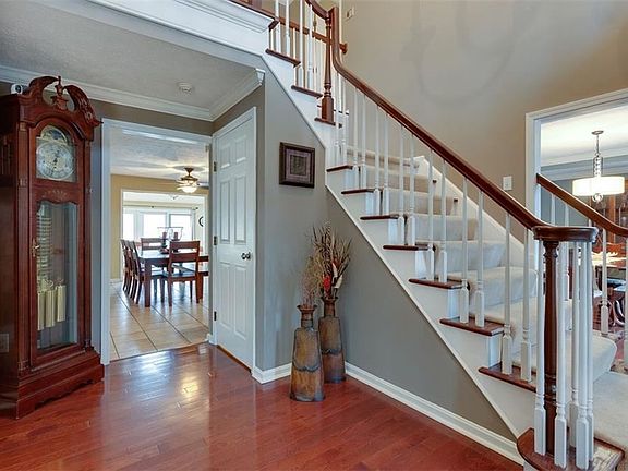 2nd image of 2863 Camelot Ct