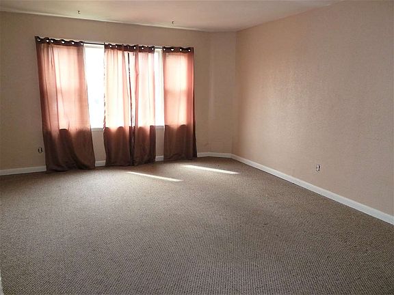2nd image of 4940 Lincliff Dr