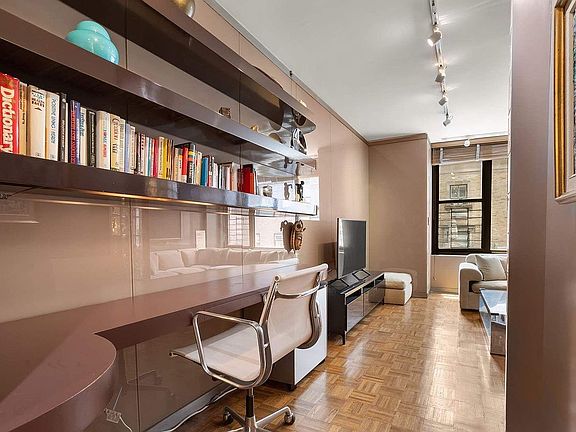 3rd image of 117 E 57th St APT 23C