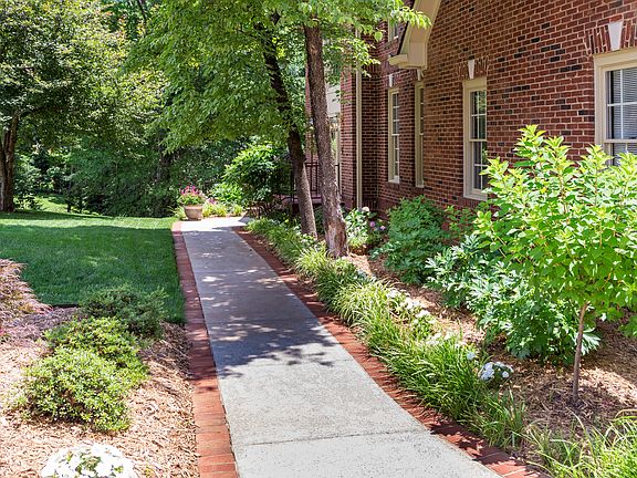 4th image of 2027 Riverwood Dr