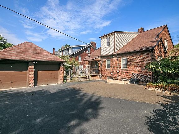 5th image of 10618 Wade Park Ave