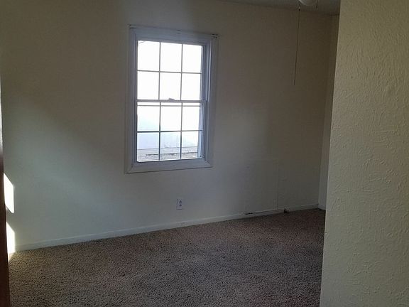 3rd image of 219 Osborne St