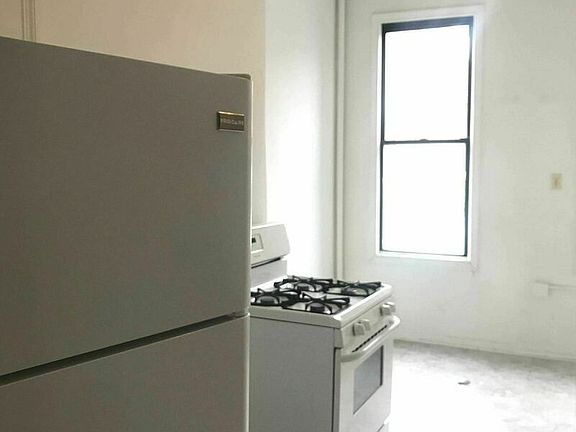 3rd image of 293 Wyckoff Ave #5P