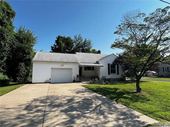 26 Grandview Dr, Collinsville, IL 62234